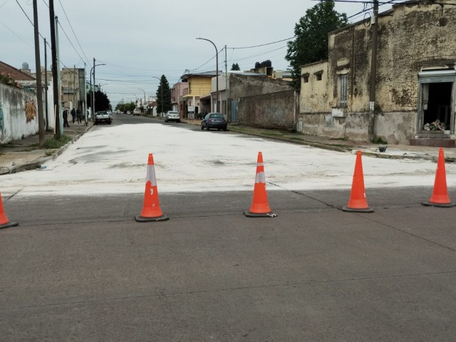 Por un vertido de grasa se cort el trnsito en la calle 25 de Mayo